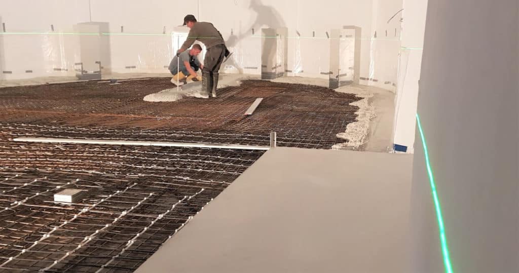 Herstellung eines Sichtbetonbodens aus Weißbeton von Wohnbeton